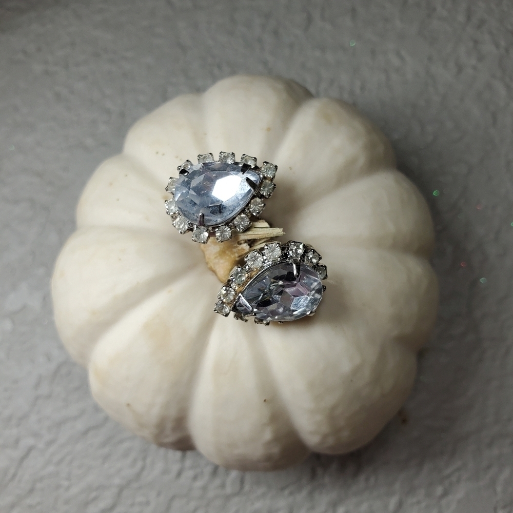 Vintage Teardrop Faux Diamond Silvertone Clip On Earrings